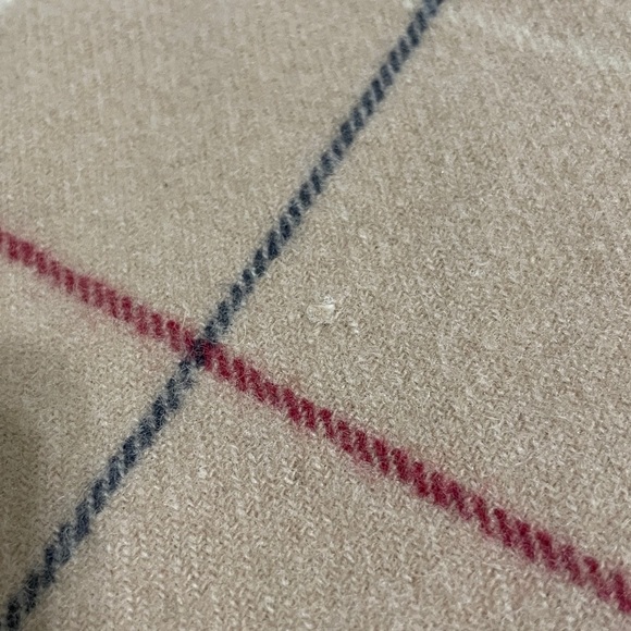 Burberry London Plaid Lap Cover - Picture 4 of 8